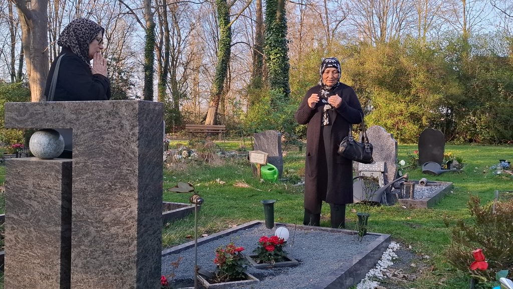 Duisburg’taki Müslüman mezarlığına ziyaretçi akını