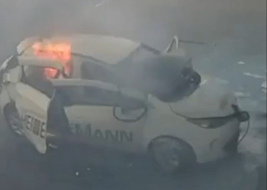 Almanya’da şarj edilen elektrikli otomobil bomba gibi patladı