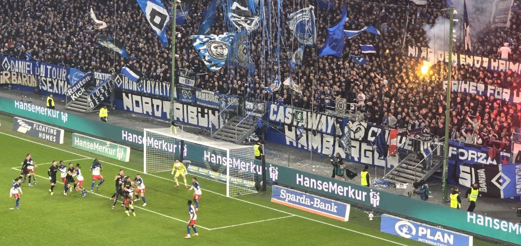 Hamburg ile Köln sahadan beraberlikle ayrıldı