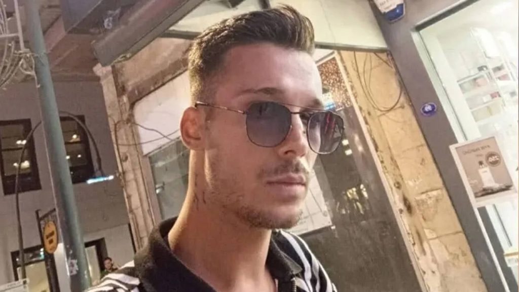 Genç müzisyeni sokak ortasında kalbinden bıçakladılar