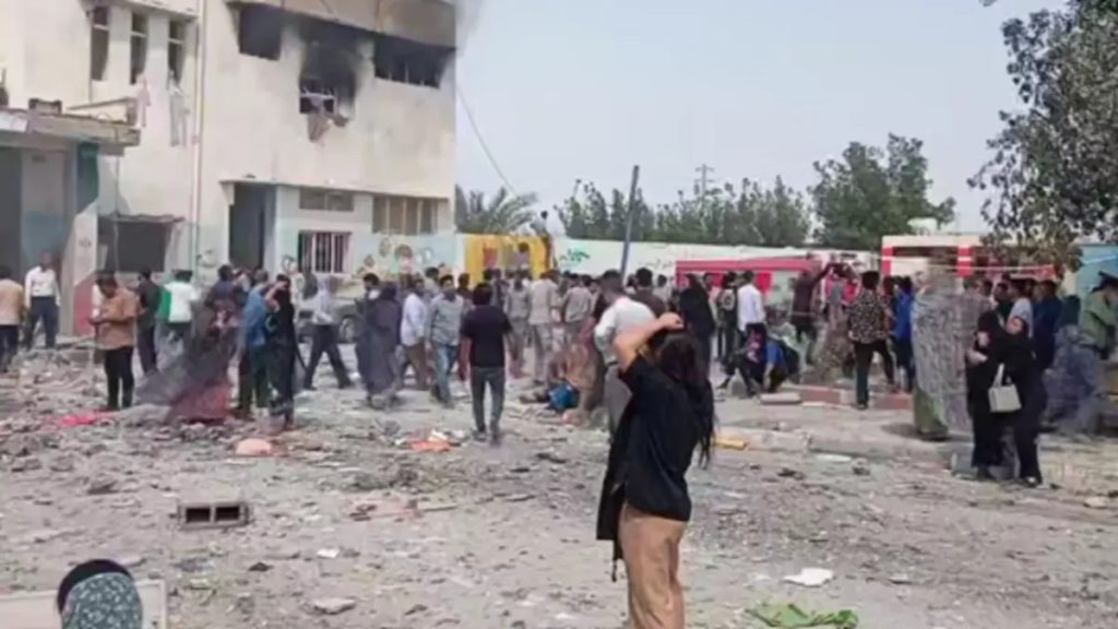 İran: 170 öğretmen ve öğrenci hayatını kaybetti