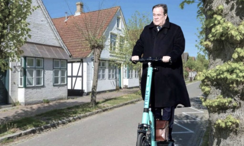 Armin Laschet Aachen’da kaza geçirdi