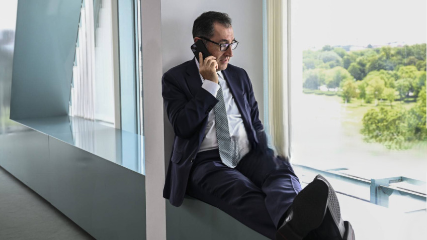 Cem Özdemir’in tarihi yükselişi: Almanya’nın ilk Türk kökenli başbakanı olma yolunda