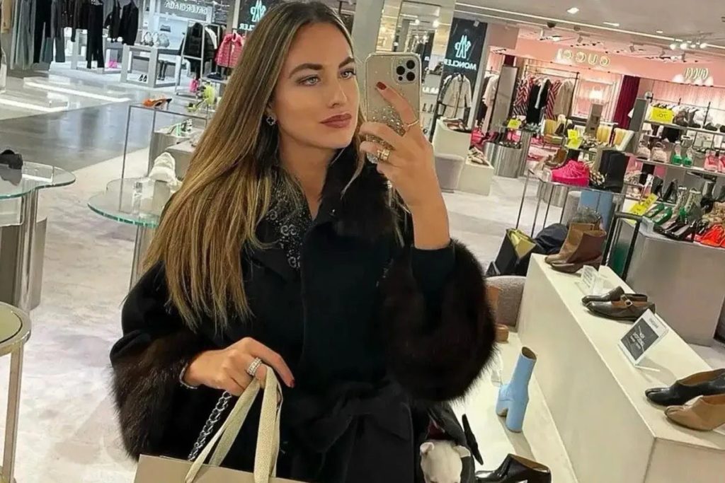 Öldürülen modelin mezarı açıldı, başı çalındı