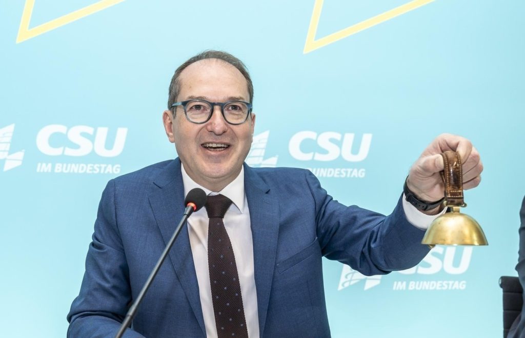 Alman bakan Dobrindt: Sığınmacıları geri gönderiyoruz