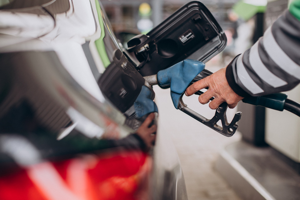 Petrol fiyatları düşüş serisinin ardından dengelendi