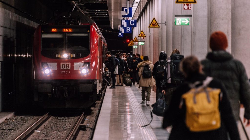 Eylül 2026’da Almanya’da yeni dönem: Tren istasyonlarında alkol yasağı