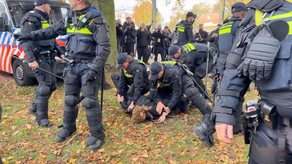 Hollanda’da Gen Z protestolarında polis müdahalesi! Lahey’de en az 10 kişi gözaltına alındı