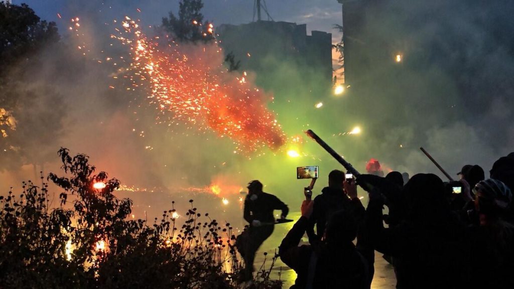Arnavutluk’ta hükümet karşıtı protestolar şiddetlendi! Tiran’da sokaklar karıştı